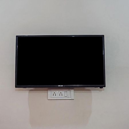נוידה Hotel O Quadis מראה חיצוני תמונה