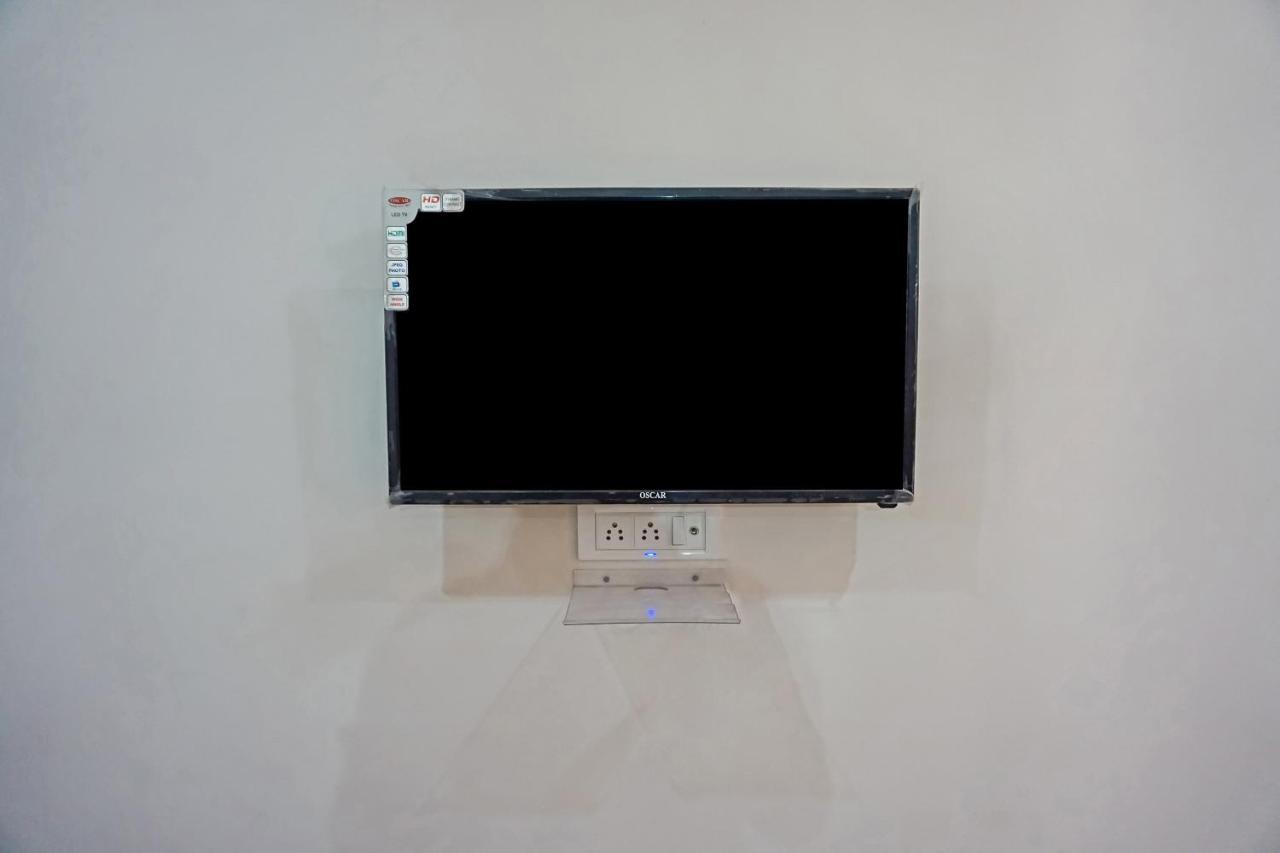 נוידה Hotel O Quadis מראה חיצוני תמונה