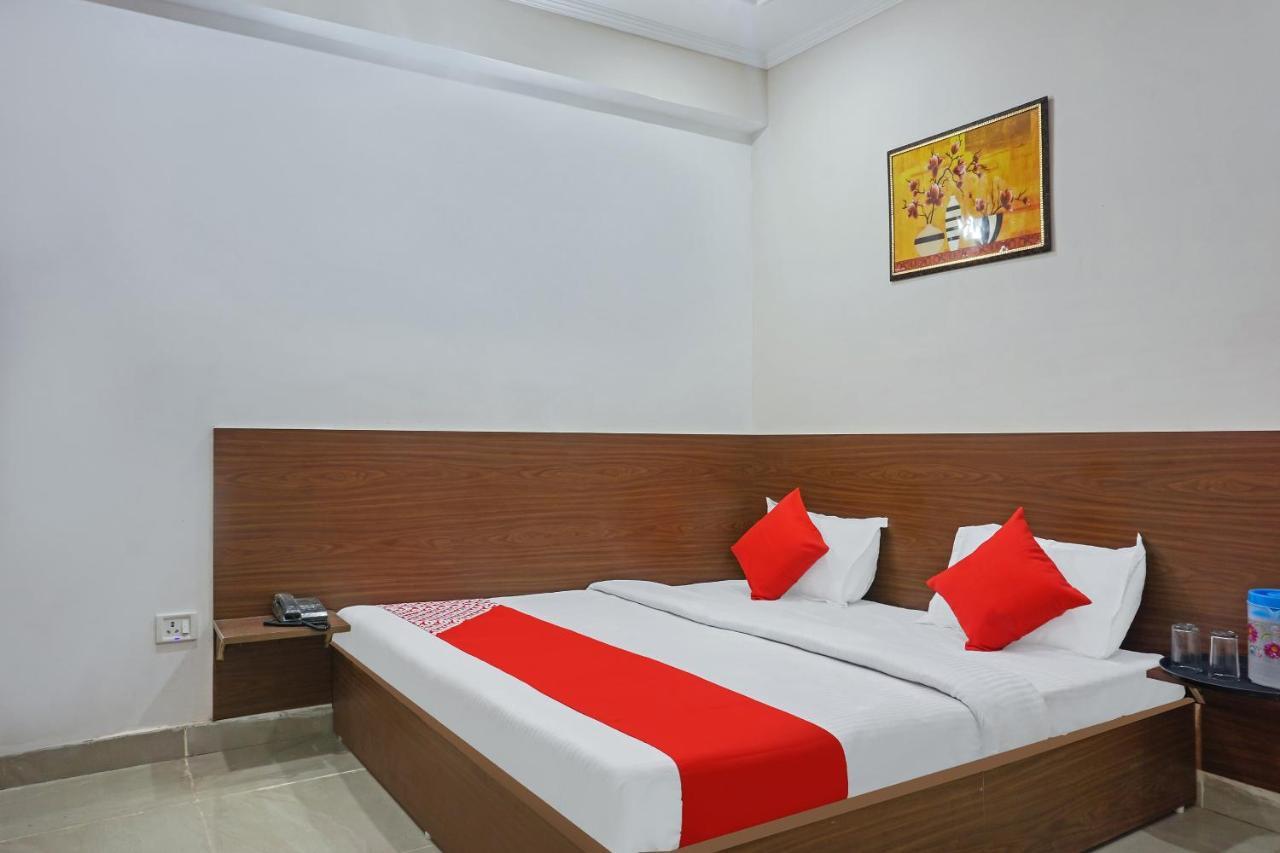 נוידה Hotel O Quadis מראה חיצוני תמונה