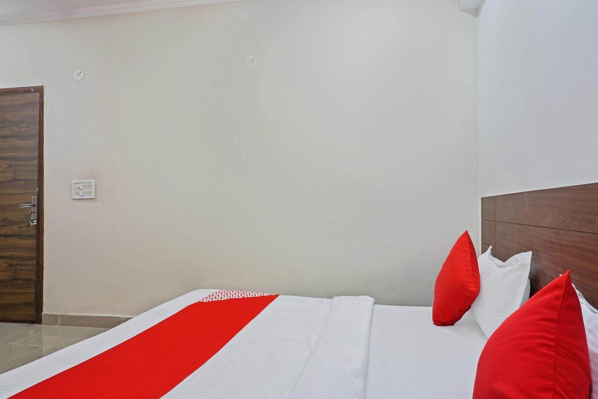 נוידה Hotel O Quadis מראה חיצוני תמונה