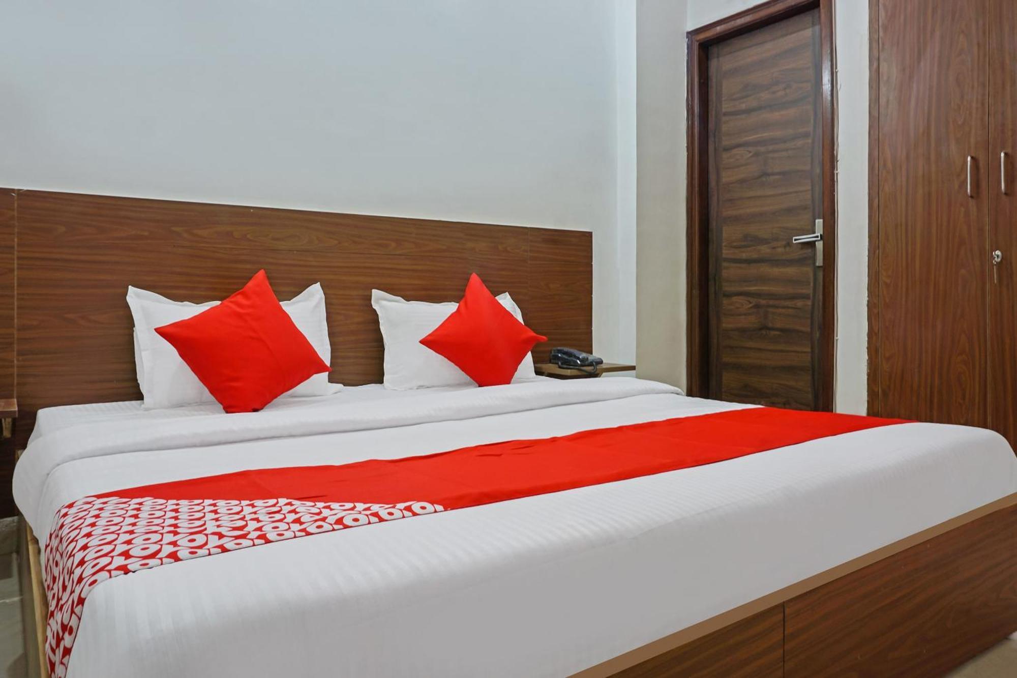 נוידה Hotel O Quadis מראה חיצוני תמונה