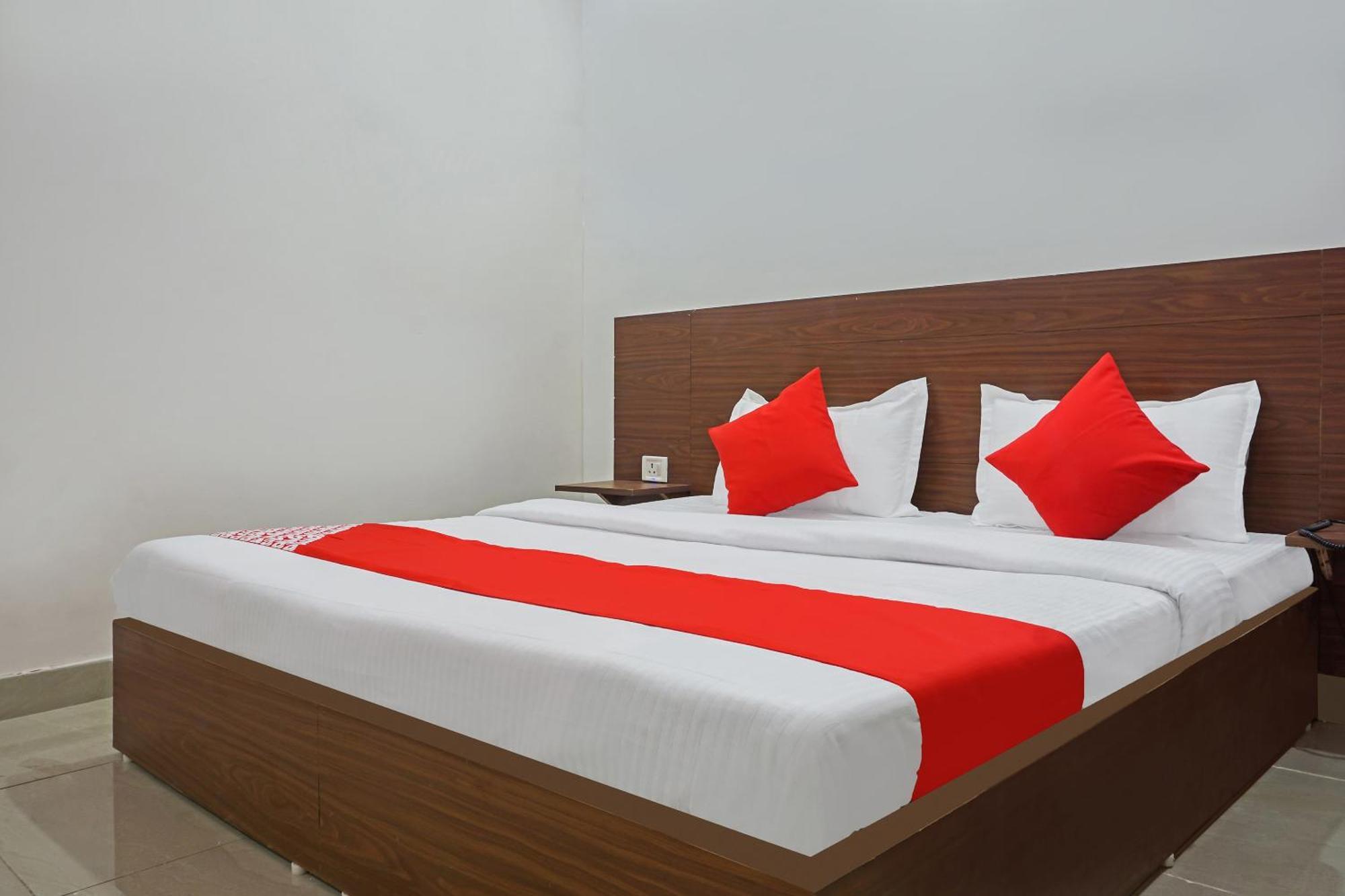 נוידה Hotel O Quadis מראה חיצוני תמונה