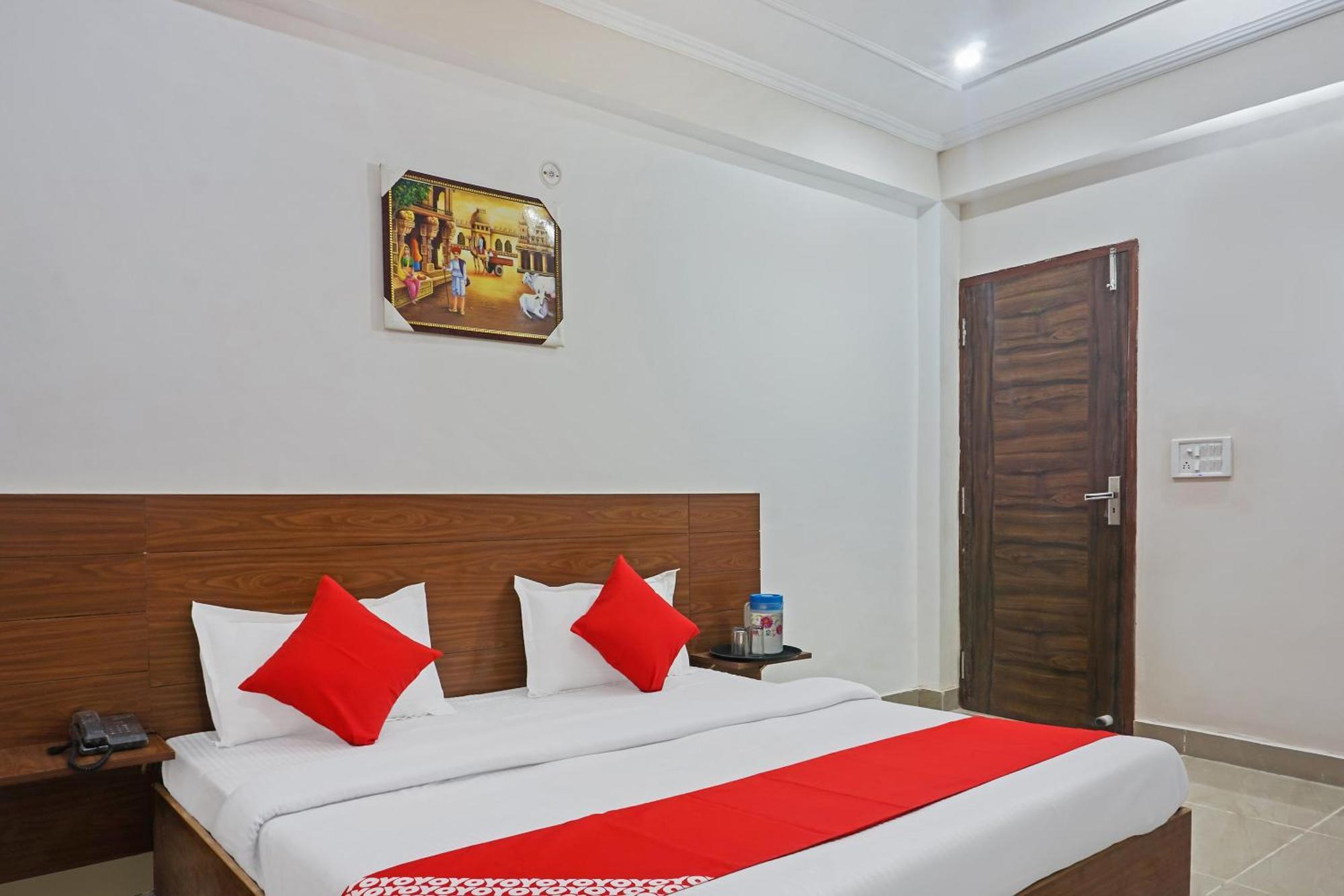 נוידה Hotel O Quadis מראה חיצוני תמונה