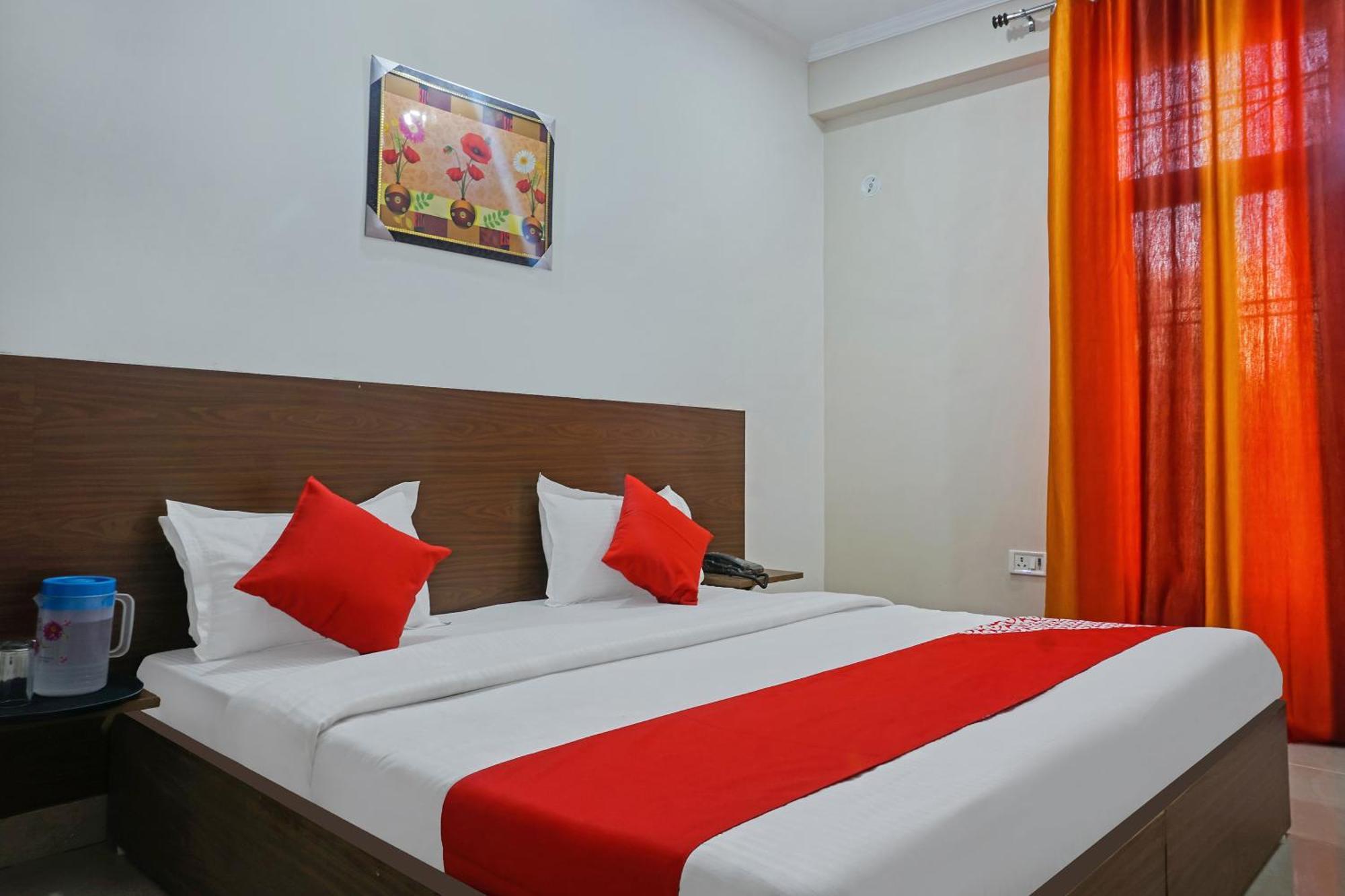 נוידה Hotel O Quadis מראה חיצוני תמונה