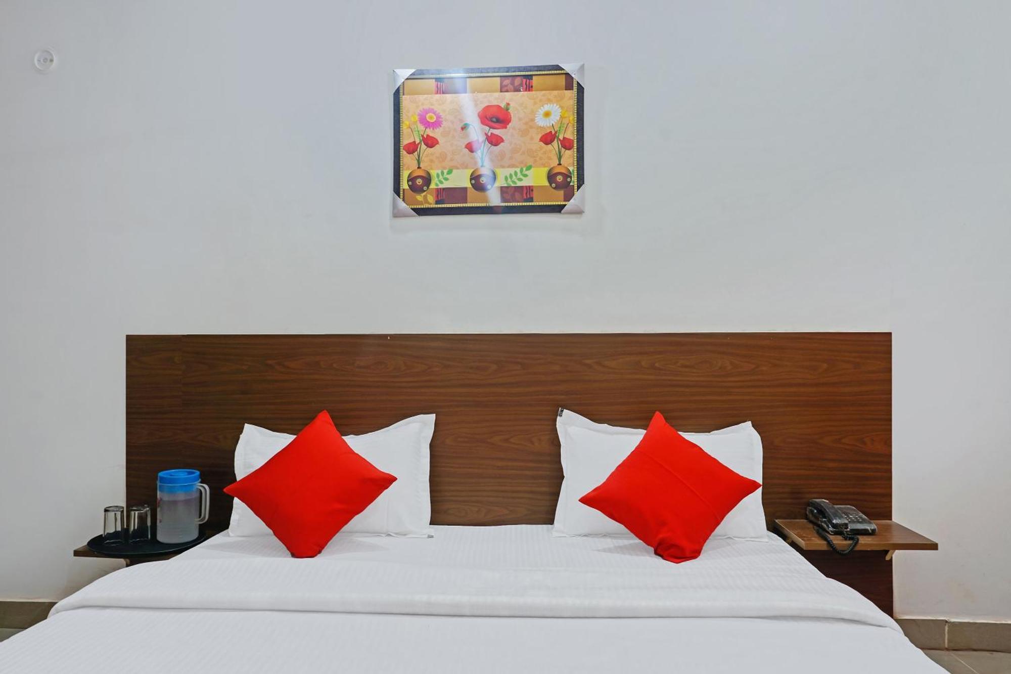 נוידה Hotel O Quadis מראה חיצוני תמונה