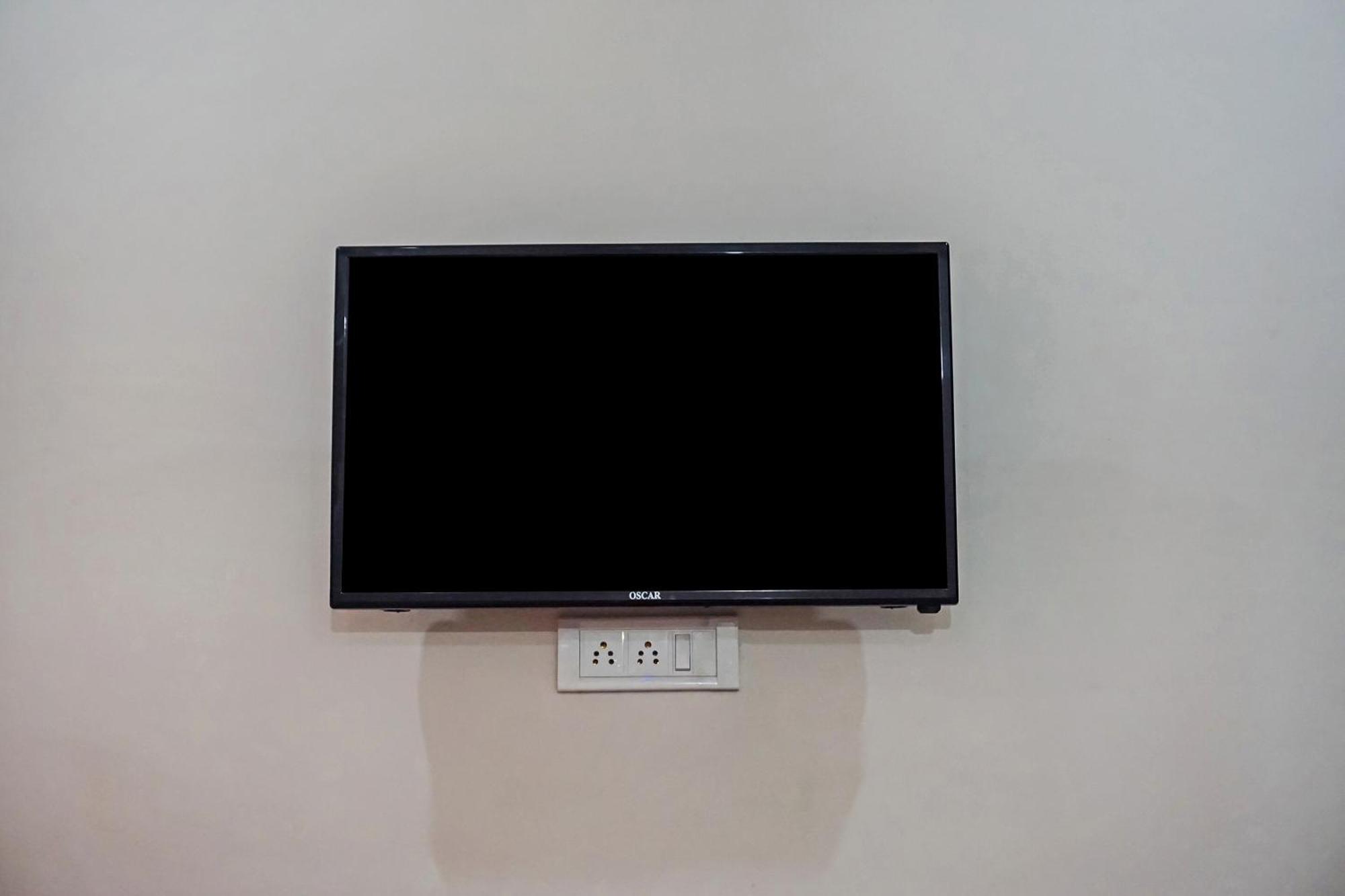 נוידה Hotel O Quadis מראה חיצוני תמונה