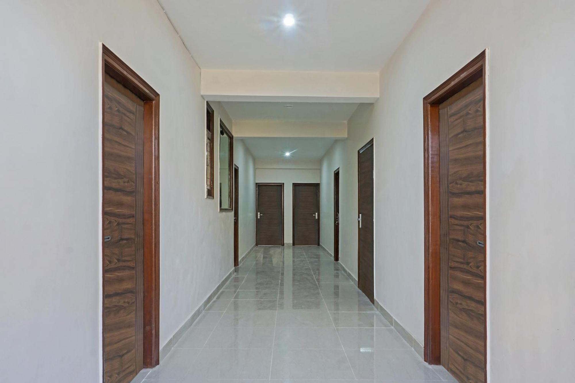 נוידה Hotel O Quadis מראה חיצוני תמונה