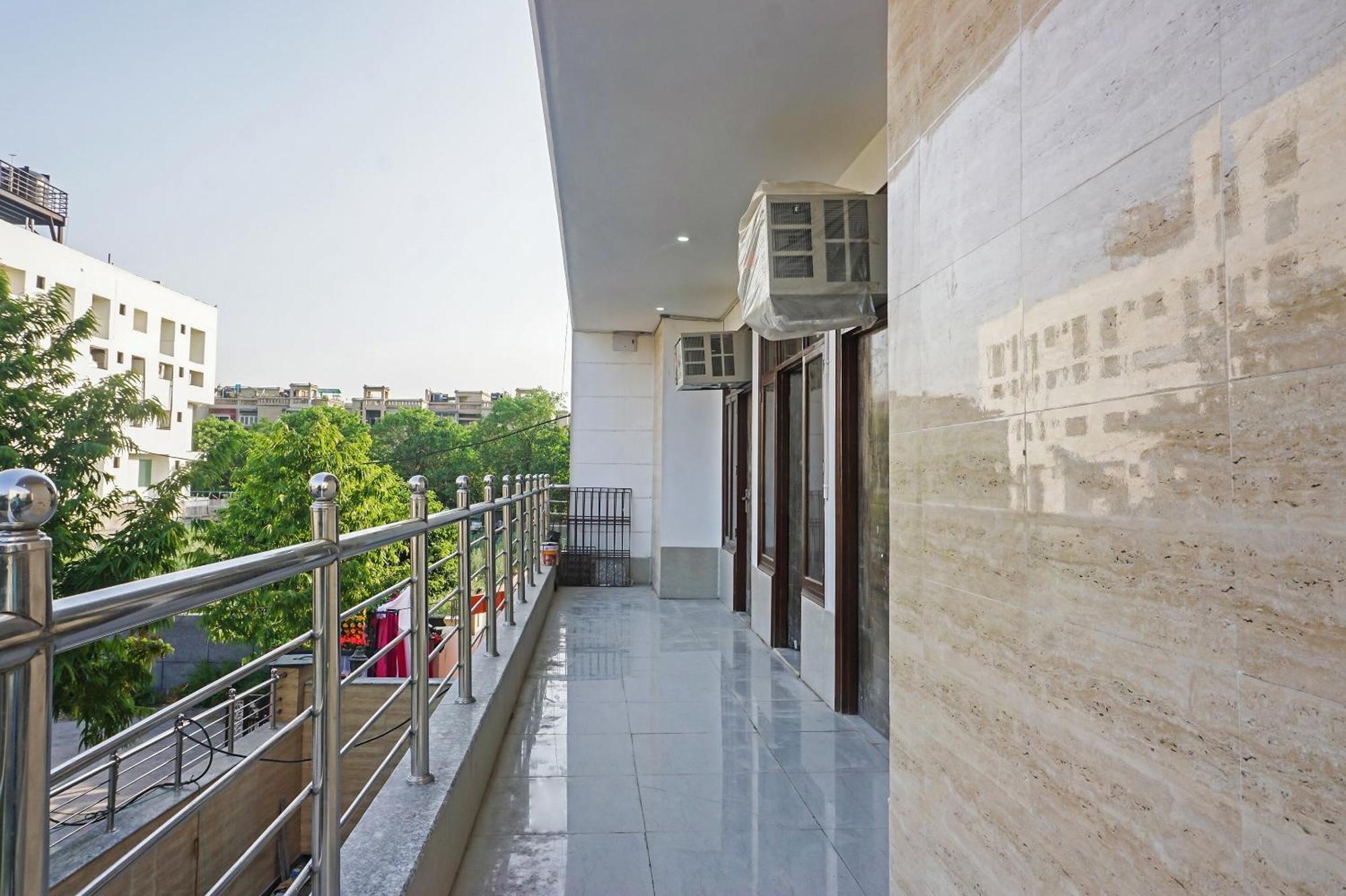 נוידה Hotel O Quadis מראה חיצוני תמונה