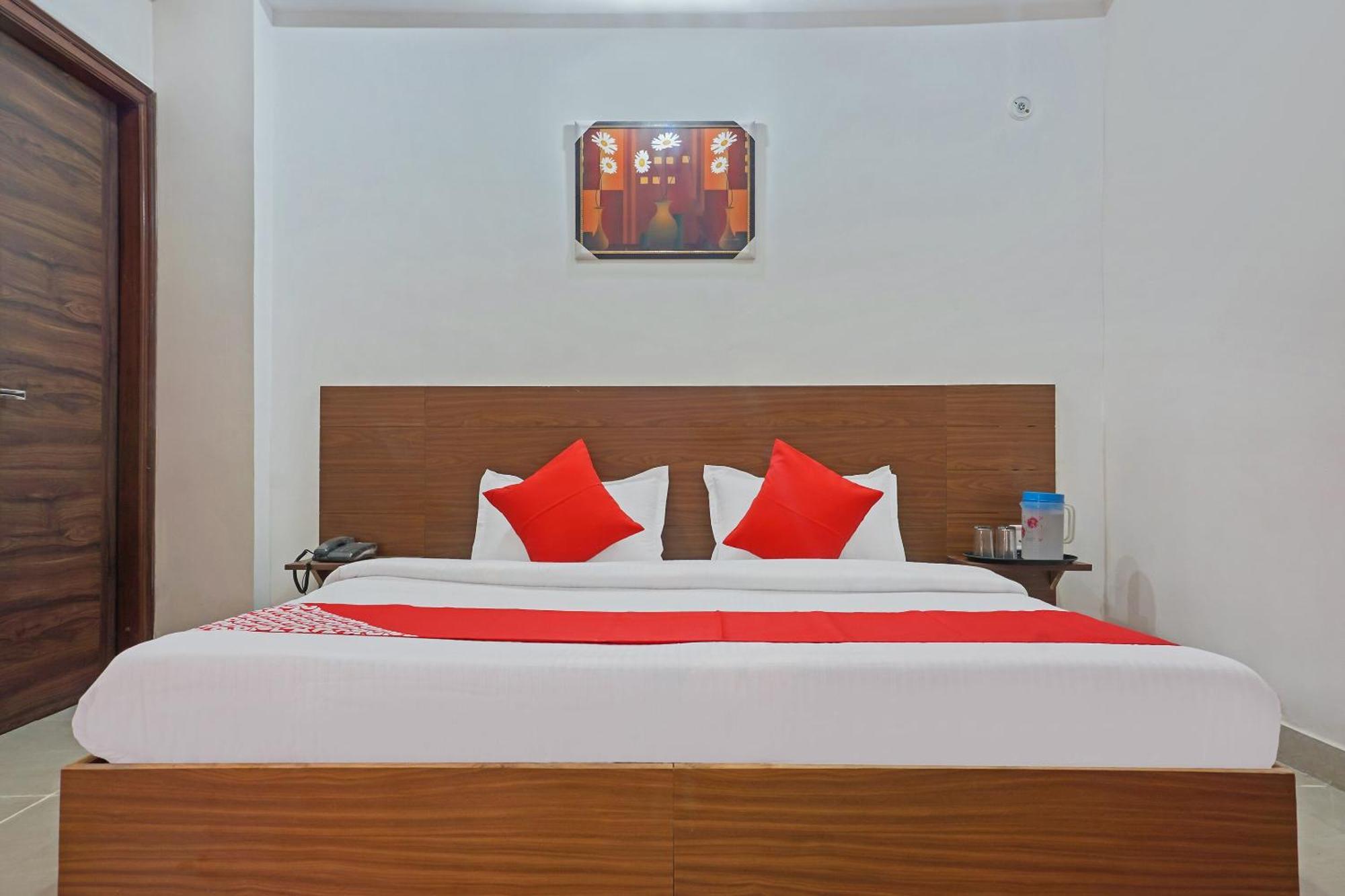 נוידה Hotel O Quadis מראה חיצוני תמונה