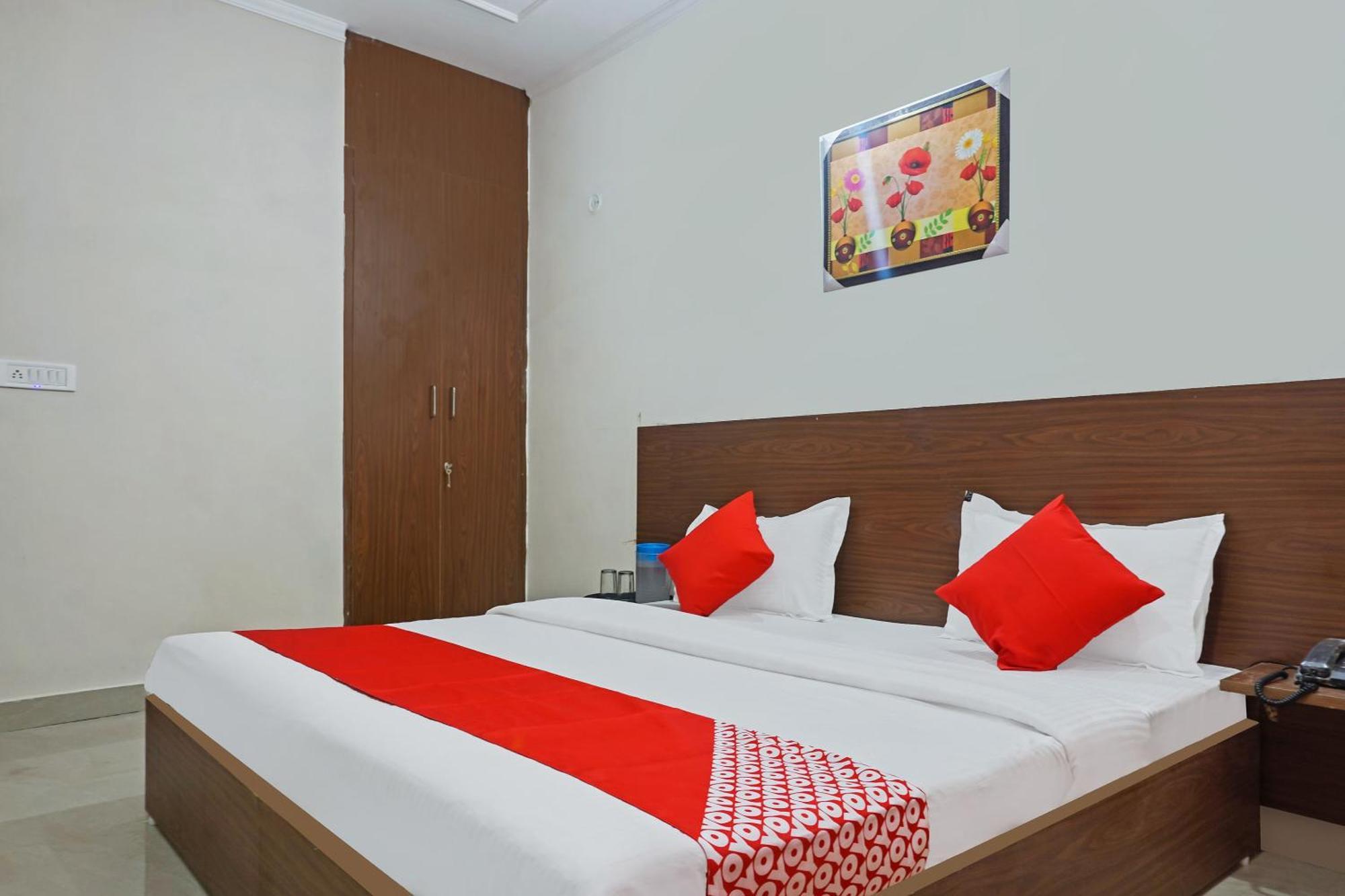 נוידה Hotel O Quadis מראה חיצוני תמונה