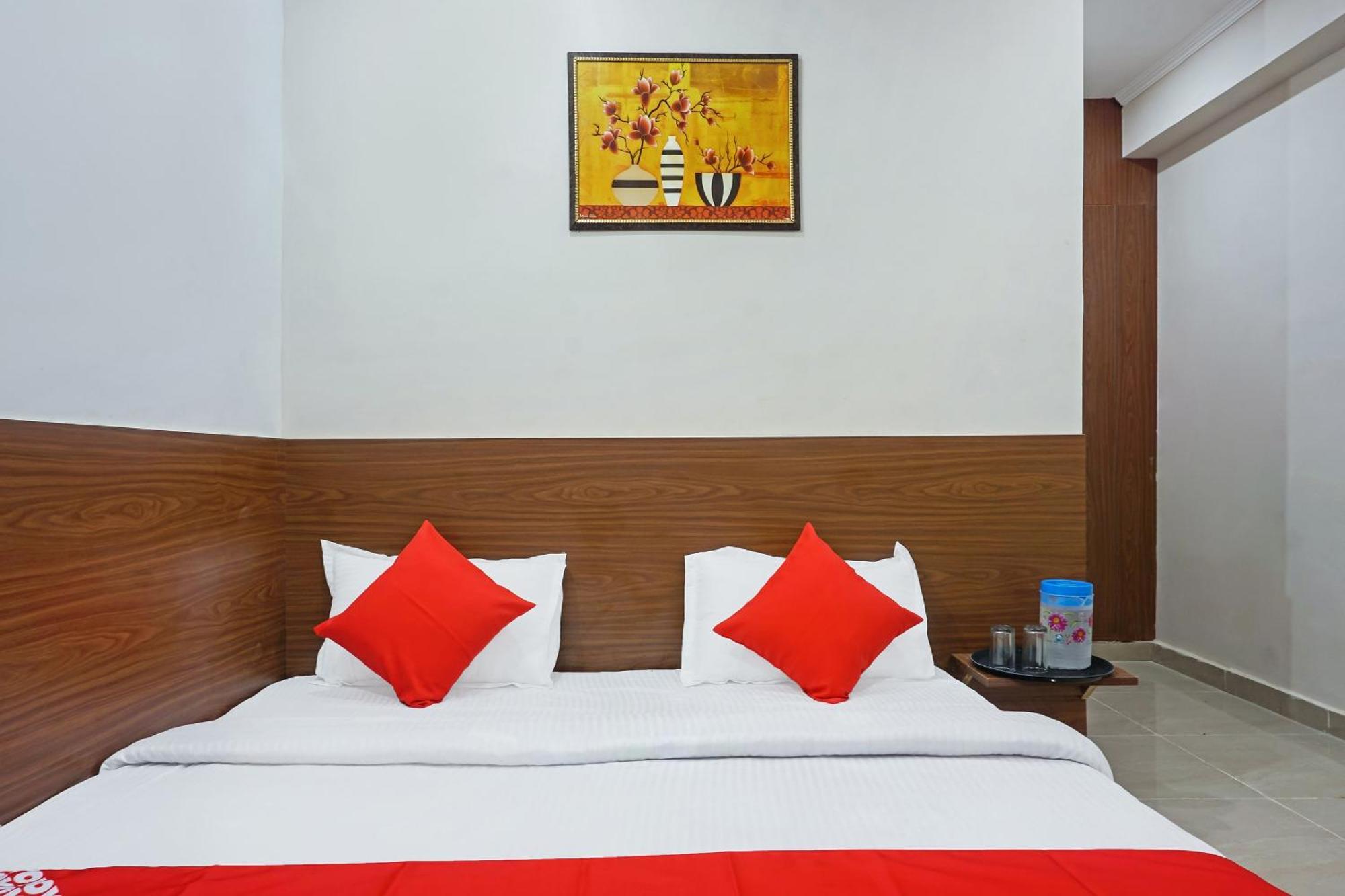 נוידה Hotel O Quadis מראה חיצוני תמונה